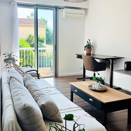 T2 With Parking, Air-conditioned, 10 Min From The Beaches Of Cannes *