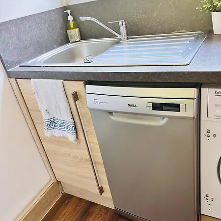Appartement T2 With Parking, Air-conditioned, 10 Min From The Beaches Of Cannes *