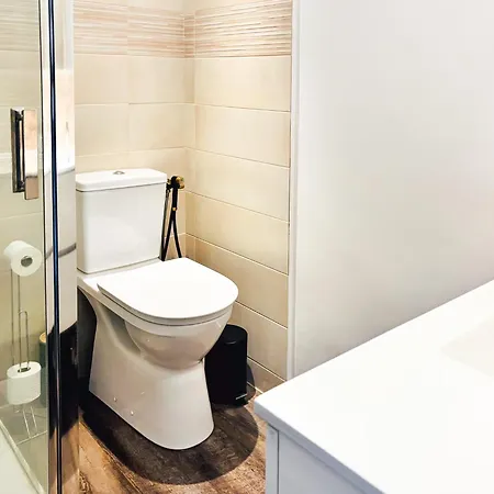 T2 With Parking, Air-conditioned, 10 Min From The Beaches Of Cannes 公寓