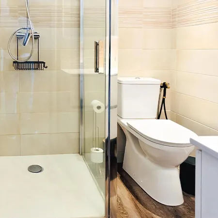 Apartment T2 With Parking, Air-conditioned, 10 Min From The Beaches Of Cannes *