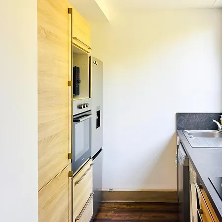 T2 With Parking, Air-conditioned, 10 Min From The Beaches Of Cannes * Le Cannet